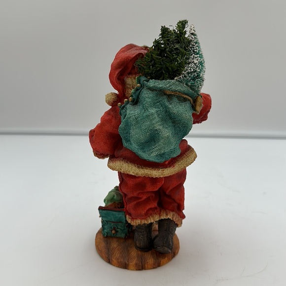 Dept. 56 In The Spirit Santa Christmas Sculpture Santa Carrying Gifts - Picture 3 of 16